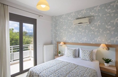 Pikris Villa | Skouloufia Villas 3 - Three Bedroom Villa, Sleeps 8