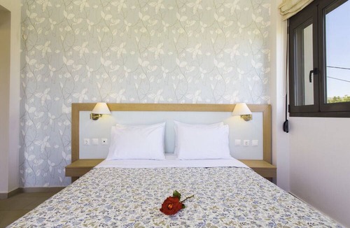 Pikris Villa | Skouloufia Villas 2 - Four Bedroom Villa, Sleeps 9