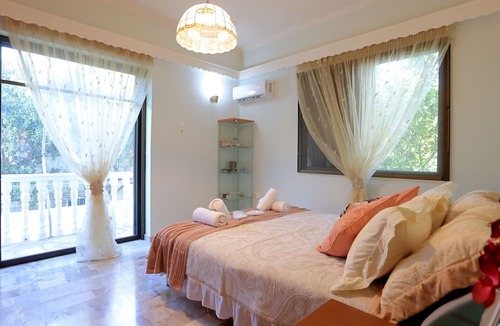 Saronikos House | Best House Secret Garden Home Lagonisi