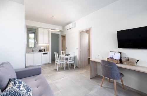 Kounoupidiana House | Heliades Residence