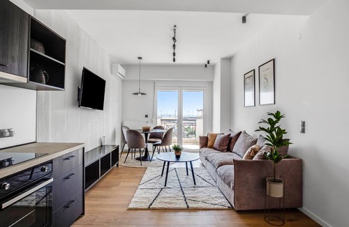 Thessaloniki Apartment | Sanders Arch - Cozy 1-bdr Apt w Balcony