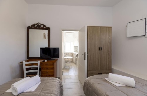 Exo Gialos House | Villa Ostrich