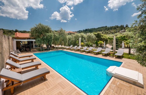 Potos Resort | MYTHOS BUNGALOWS