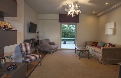 Alimos House | Scale Suites