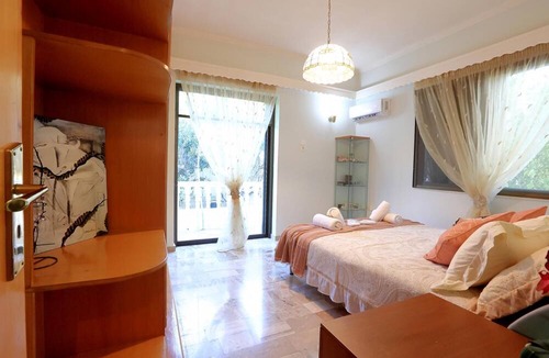 Saronikos Apartment | Best House Secret Garden Home Lagonisi Attiki