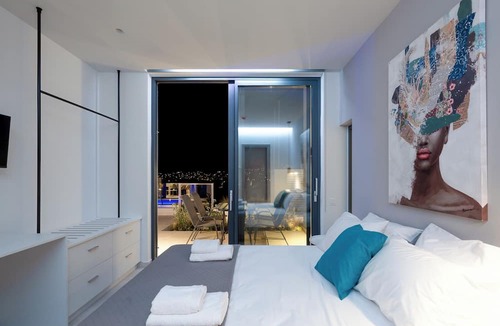 Porto Rafti House | White Cliff Luxury Suites