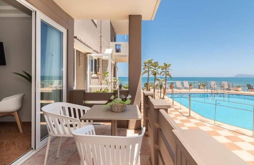 Kato Stalos House | Girogiali beach hotel