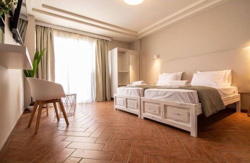 Kato Stalos House | Girogiali beach hotel