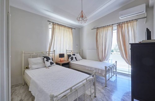 Palaia Fokaia House | Harmony Vale- Anavissos