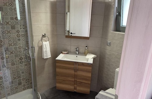 Kaligata House | Flat - Sleeps 2 - Parking - Patio