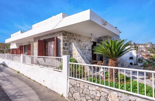 Vathianos Kampos House | The Kokkini Beach Retreat