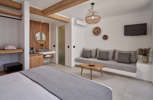 Paraga Hotel | IONIC Suites