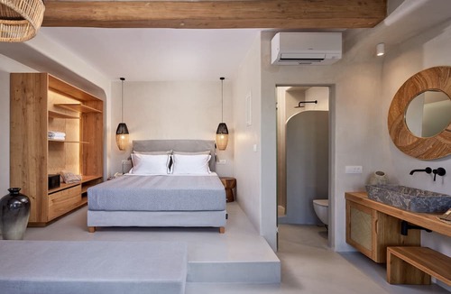 Paraga Hotel | IONIC Suites