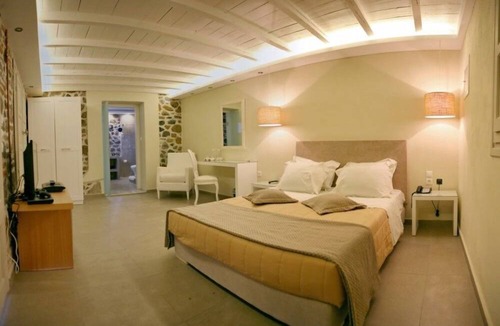 Neapoli House | Oikies Small Elegant Houses