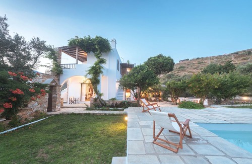Agios Romanos House | Romano is a house - land tales