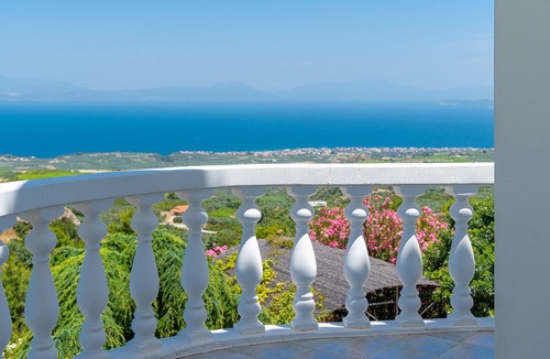 Kato Diminio Villa | Villa Stella: Hill top house outside Kiato town in Korinthos