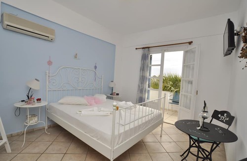 Megas Gialos House | Manos Syros