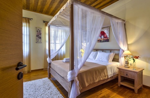 Zourva House | Apirathes