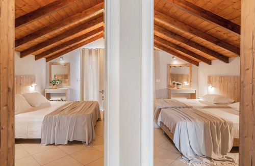 Psarou House | Armonia Studios & Apartments