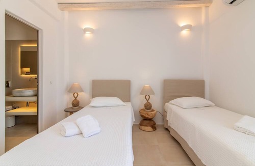 Tinos Town Hotel | Vincenzo Family Hotel