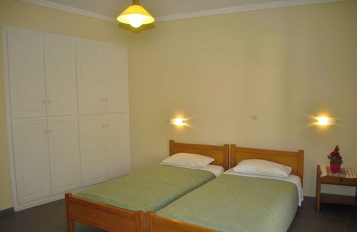 Agios Gordios Apartment | Holiday Studio Apartments "yannis" on the Beach of Agios Gordios in Corfu