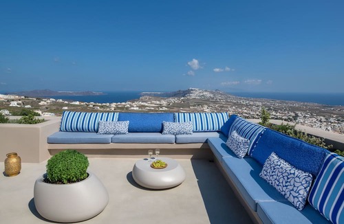 Pyrgos Hotel | Halcyon Days Suites