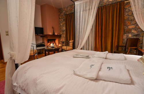 Synikia Mesi Trikalon Hotel | Karyatis Resort