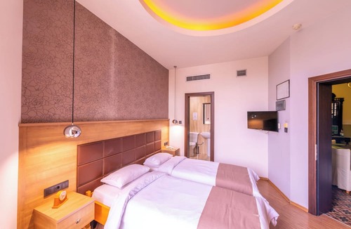 Serres Hotel | Metropolis