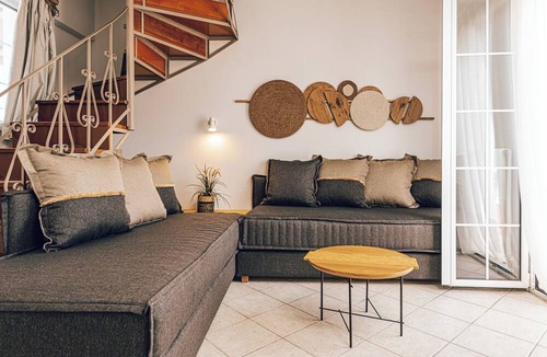 Laganas House | Spiros Family Apts