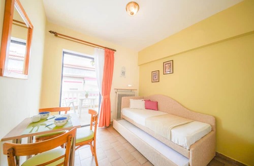Paralia Dionysiou House | Dionisos Palms