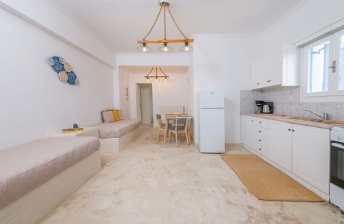 Agia Paraskevi House | Golden Sunrise Suites