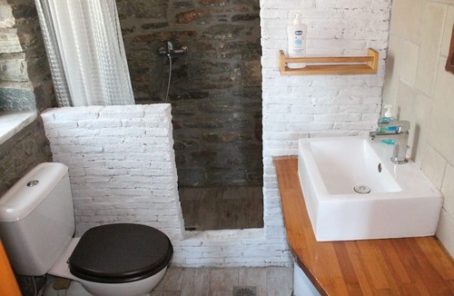 Petries House | Stone House (To petrino)