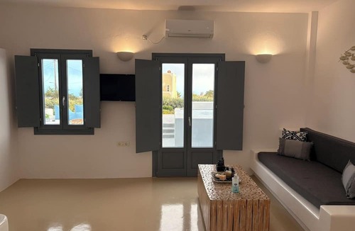 Megalochori House | Majestic Sky Luxury Suites