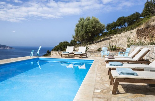 Aetos Apartment | Romantic Villa at Myrtos Bay
