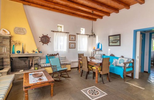Exomvourgo House | Traditional house by the sea!