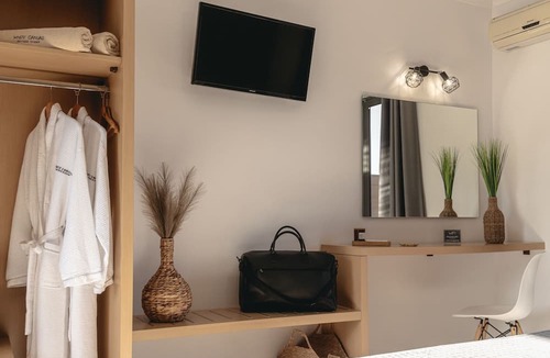 Laganas House | White Canvas Studios