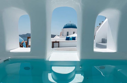 Oia Hotel | Oia Spirit Studios by Mary D Nomikou