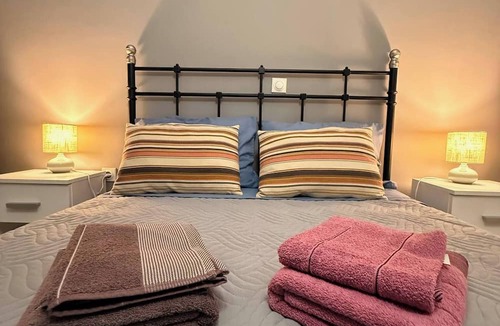 Vouliagmeni Apartment | Windsor Place - Self Check in With Code - Late Hours