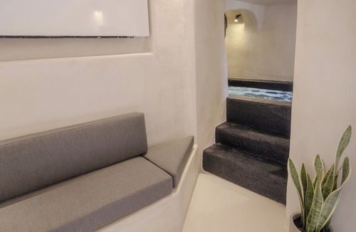 Oia Hotel | One of One Suites