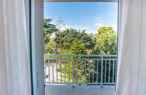 Kerameies Apartment | Bluewhite Studio - Mountain View by the Pool