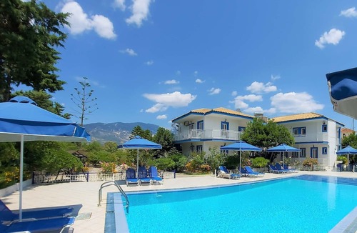 Kerameies Apartment | Bluewhite Studio - Mountain View by the Pool