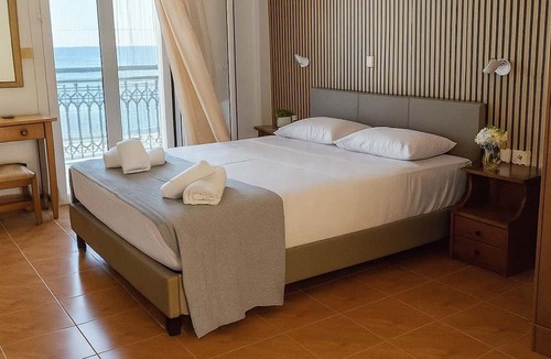 Agia Pelagia Apartment | Beachfront Panorama Apartm - Kythira Seaside Gem