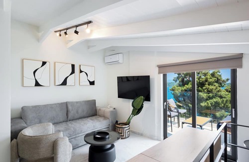 Perigiali Apartment | N&G Deluxe Maisonette