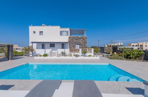 Agia Paraskevi House | Golden Sunrise Suites - Santorini Superior Suite
