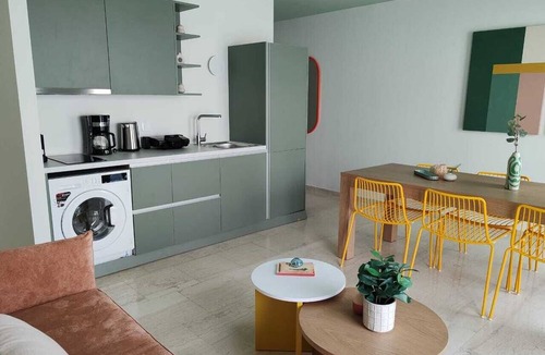 Mets Apartment | Spacious 3-bedroom apartment in charming Athina with WiFi, fitness room