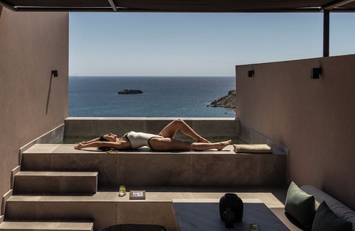 Svoronata Hotel | Tetra Retreat