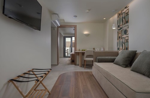Flogita Hotel | Sandy Seaside Suites