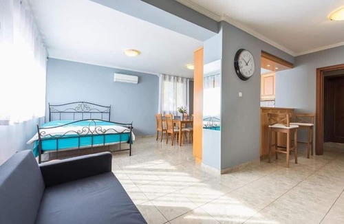 Pallini Apartment | Poolhouse resort close to athens airport