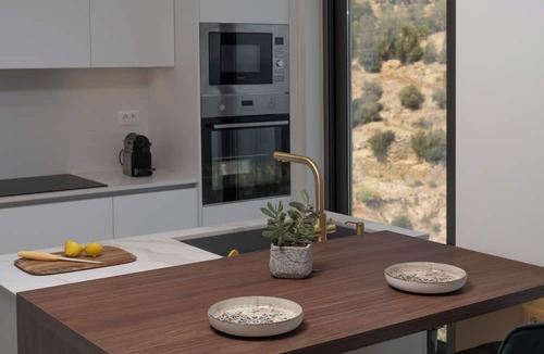 Rodhia Villa | Luxurious Villa Vie next to Heraklion. Seaview and private pool with jacuzzi.