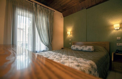 Eptalofos Condo | Eptalofos Guesthouse - Triple Suite with Balcony